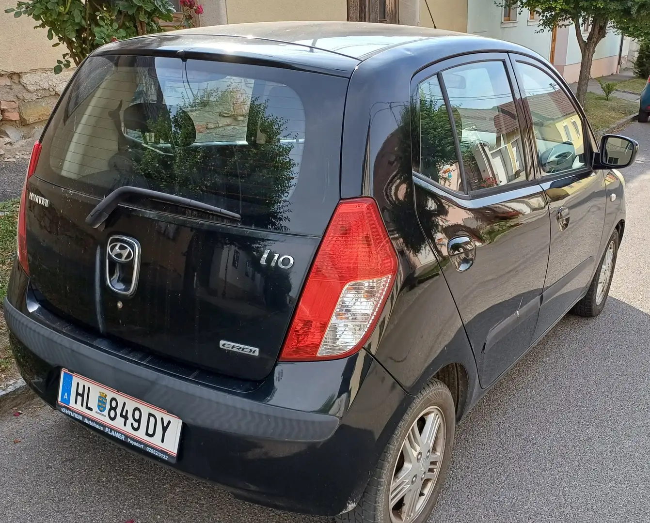 Hyundai i10 i10 1,1 CRDi Comfort Comfort crna - 1