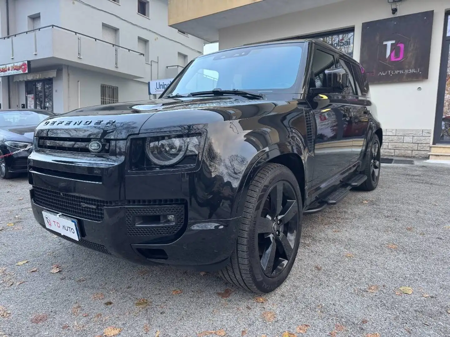 Land Rover Defender 3.0d i6 X-Dynamic HSE 300cv - Matrix - 22" Zwart - 1