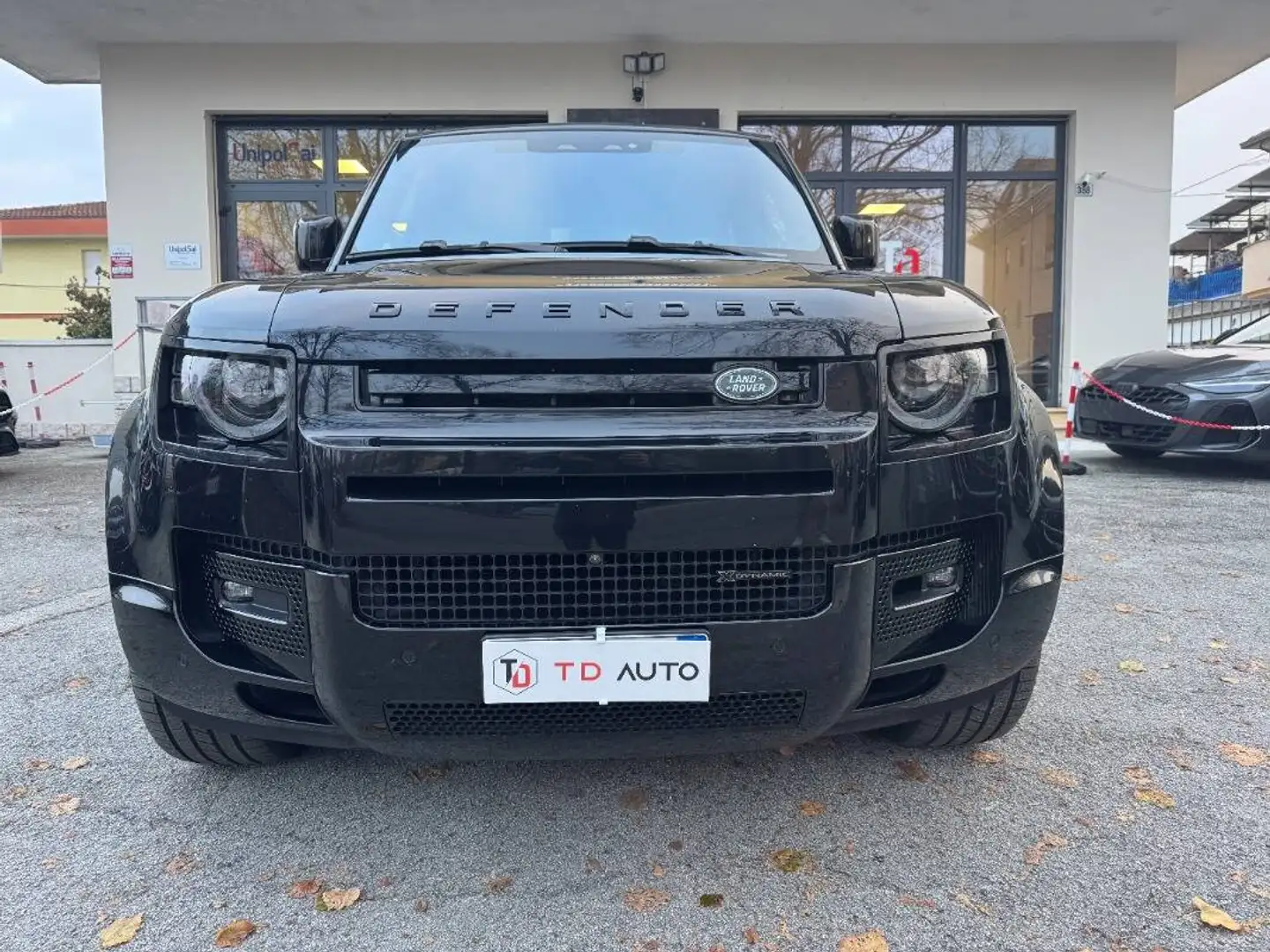 Land Rover Defender 3.0d i6 X-Dynamic HSE 300cv - Matrix - 22" Noir - 2