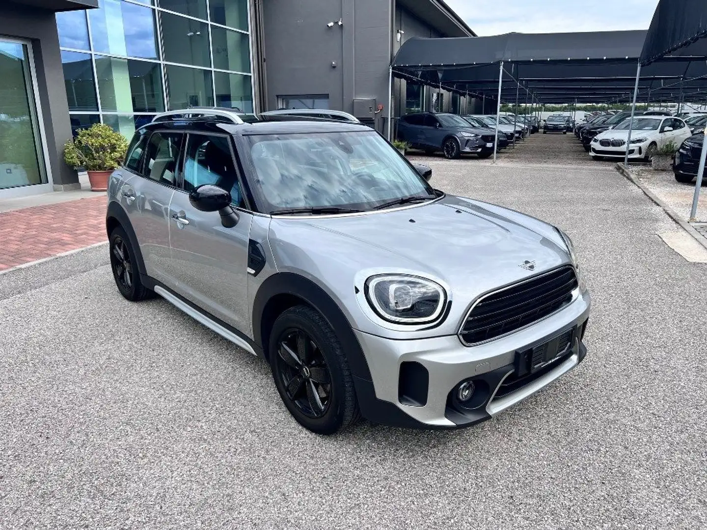 MINI Cooper Countryman 1.5 Essential Automatica Gris - 2
