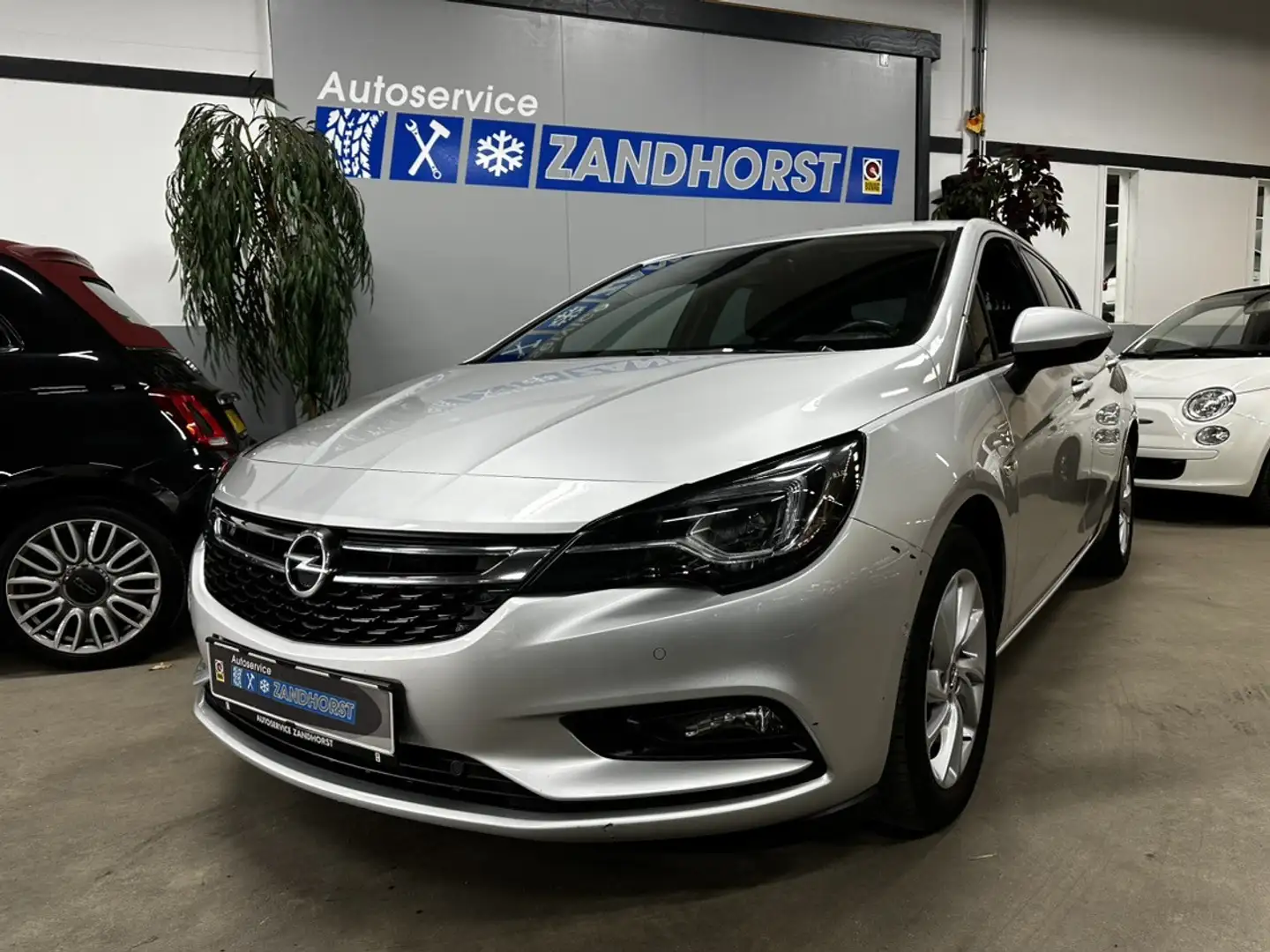 Opel Astra 1.0 Innovation Grijs - 1