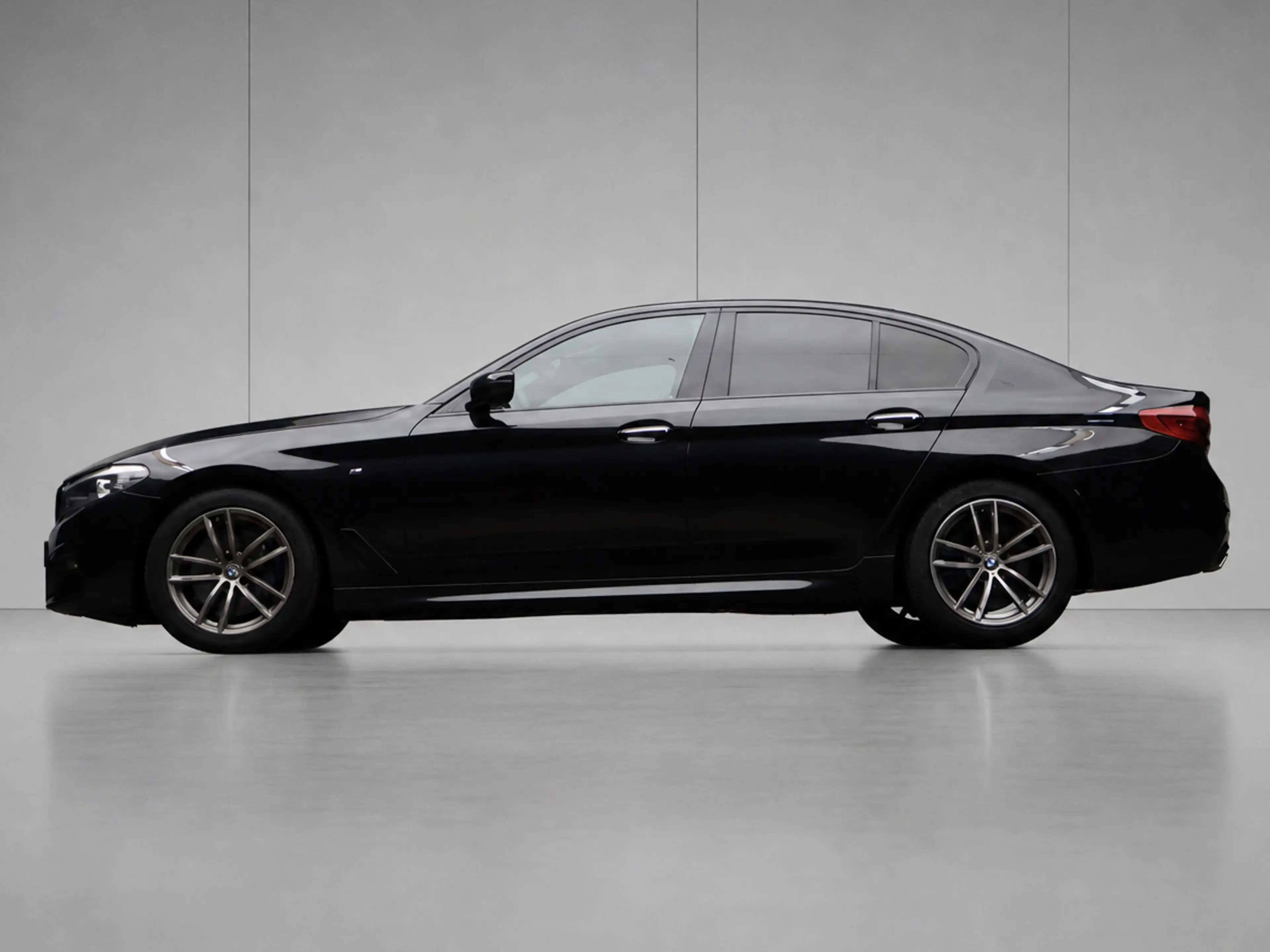 BMW 530 5-serie 530i High Executive M Sport (APPLE CARPLAY