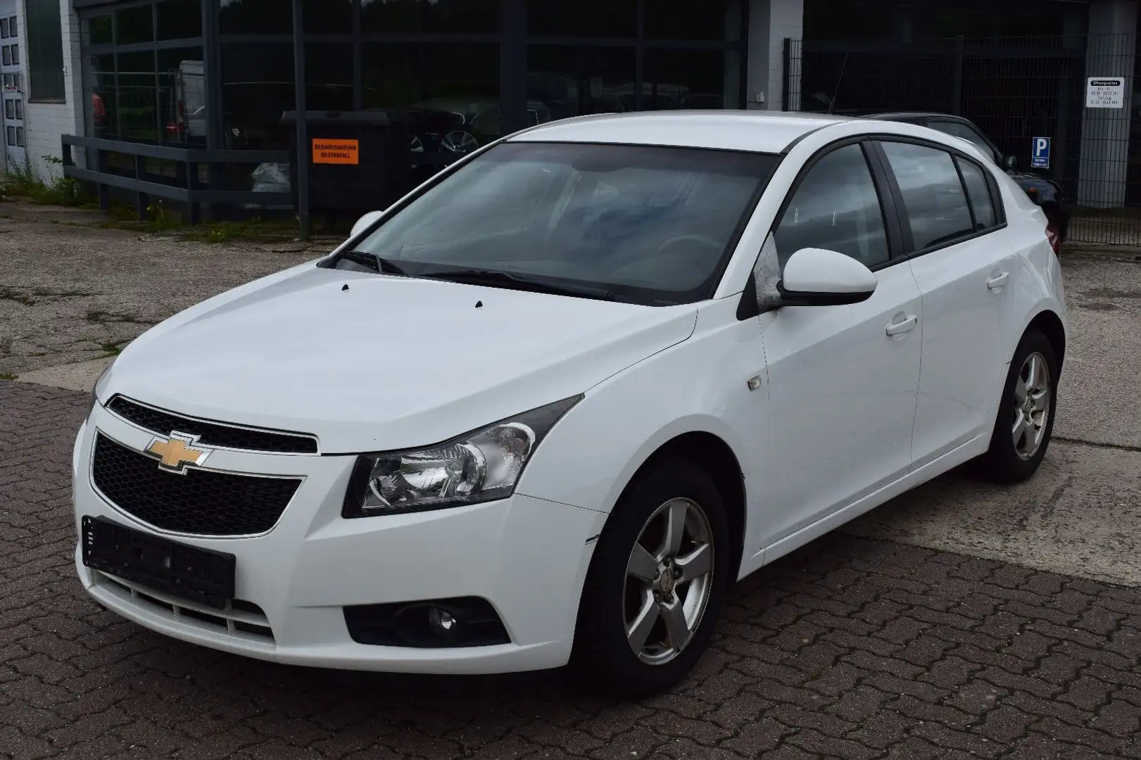 Chevrolet Cruze Hatchback LT Білий - 1
