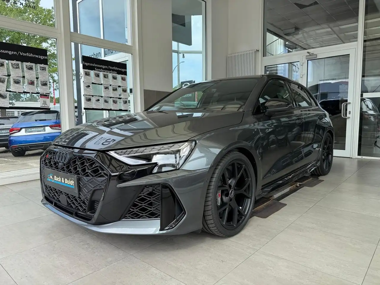 Audi RS3 2.5TFSI KERAMIK+PANO+AGA+MATRIX+SONOS+290KM/H 2