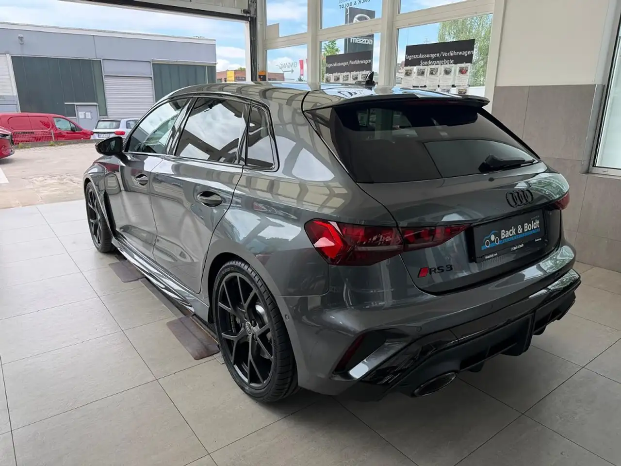 Audi RS3 2.5TFSI KERAMIK+PANO+AGA+MATRIX+SONOS+290KM/H 4