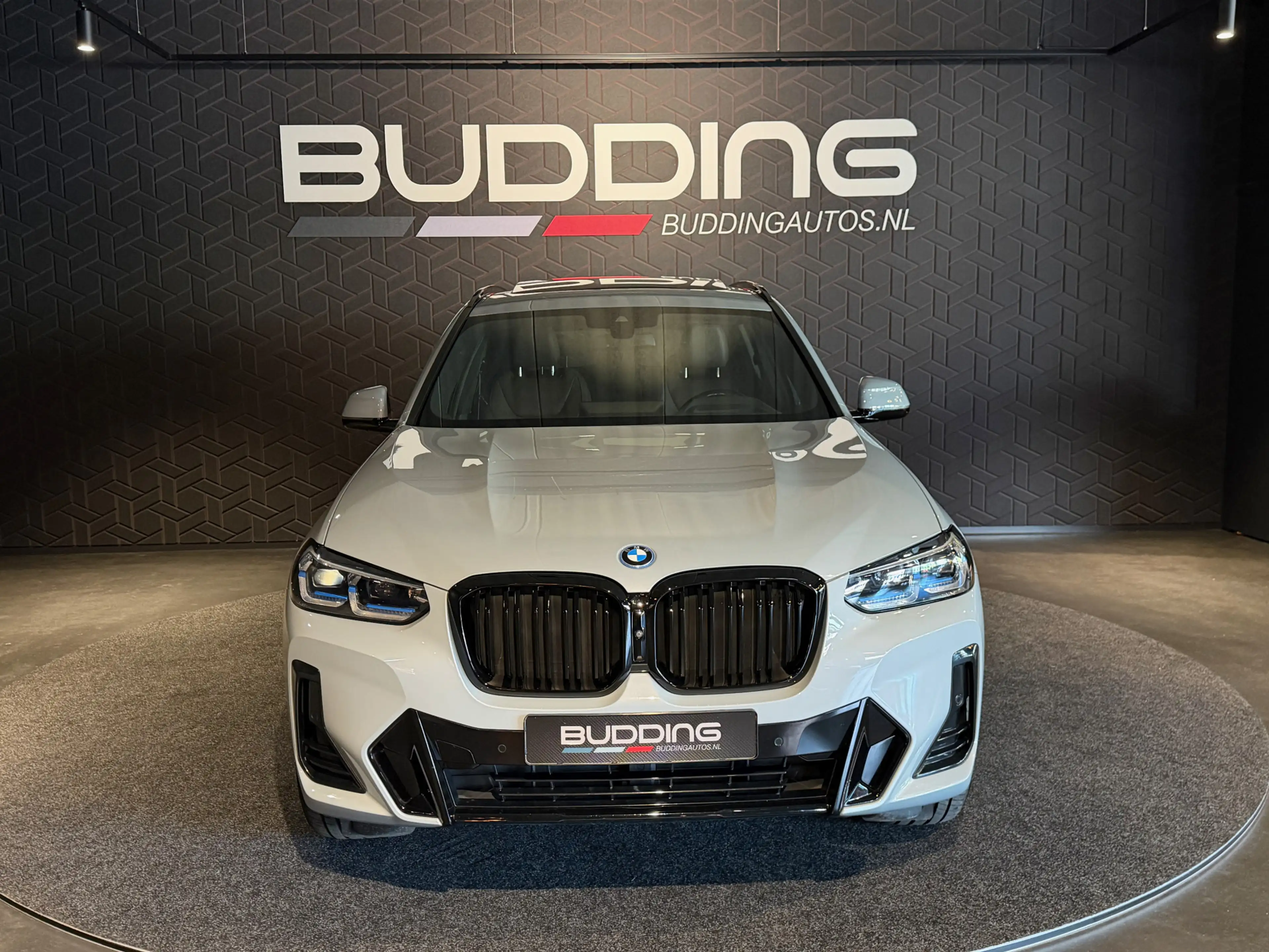 BMW X3 xDrive30e High Exe | M-sport | Pano | Head-up | 36 — photo 2