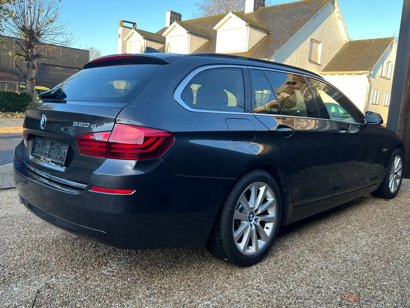 BMW 520 520d xDrive Touring Aut. Luxury Line Gris - 2