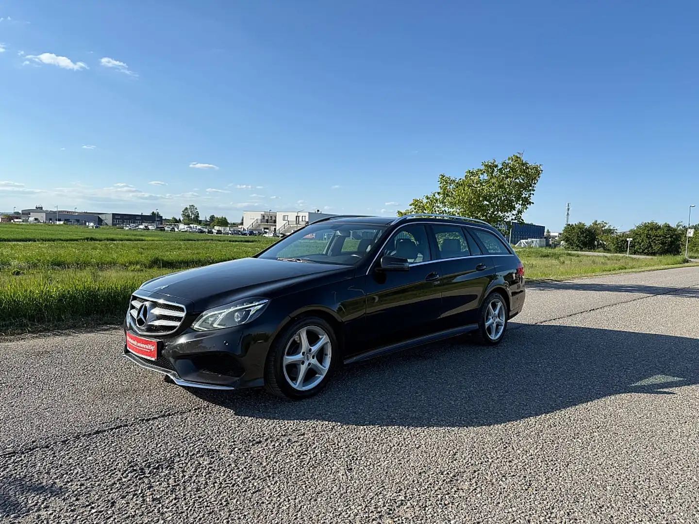 Mercedes-Benz E 300 Hybrid T BlueTEC Avantgarde AMG Paket Schwarz - 2