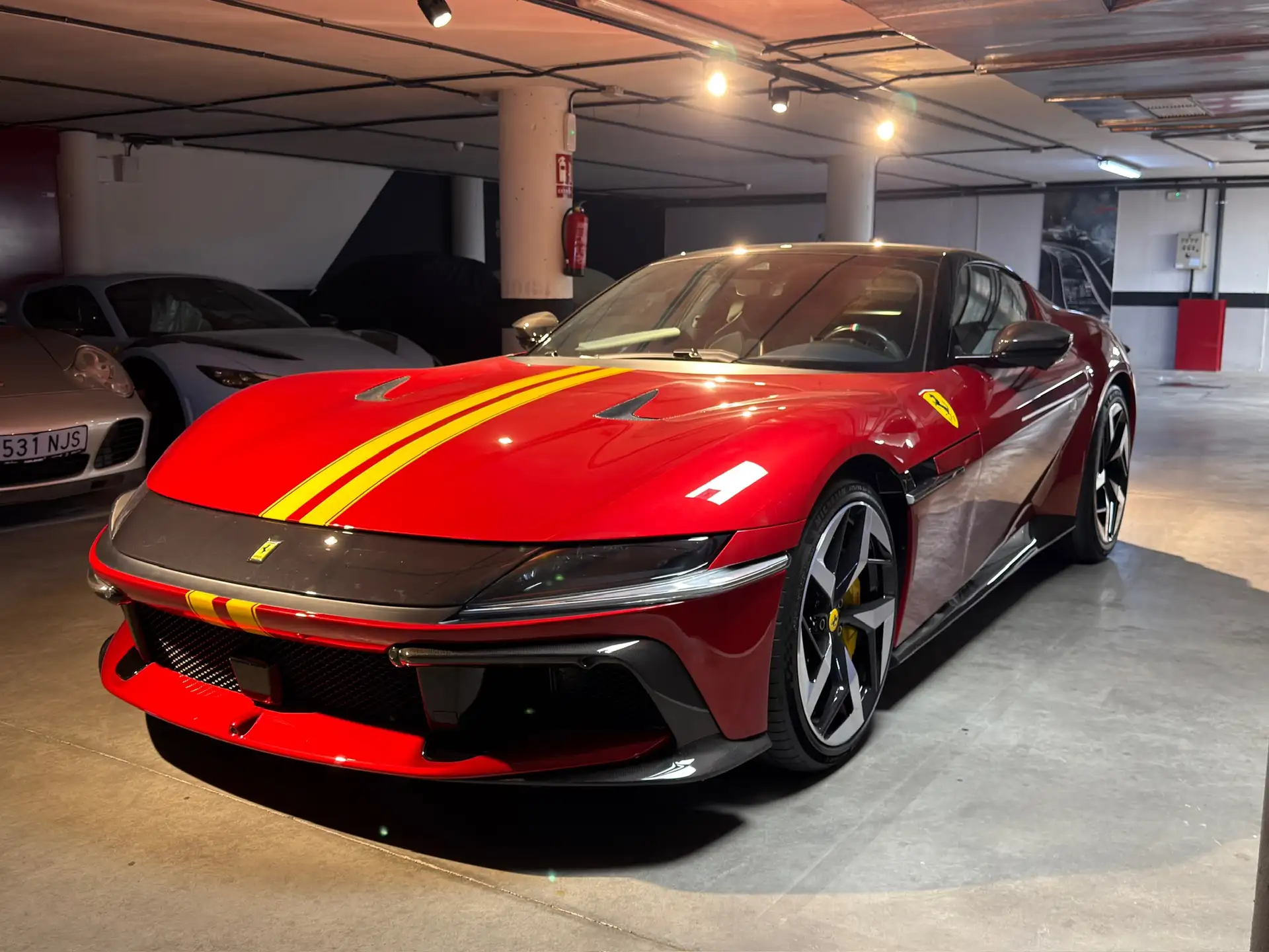 페라리 12 칠린드리 2025 레드 사진 6