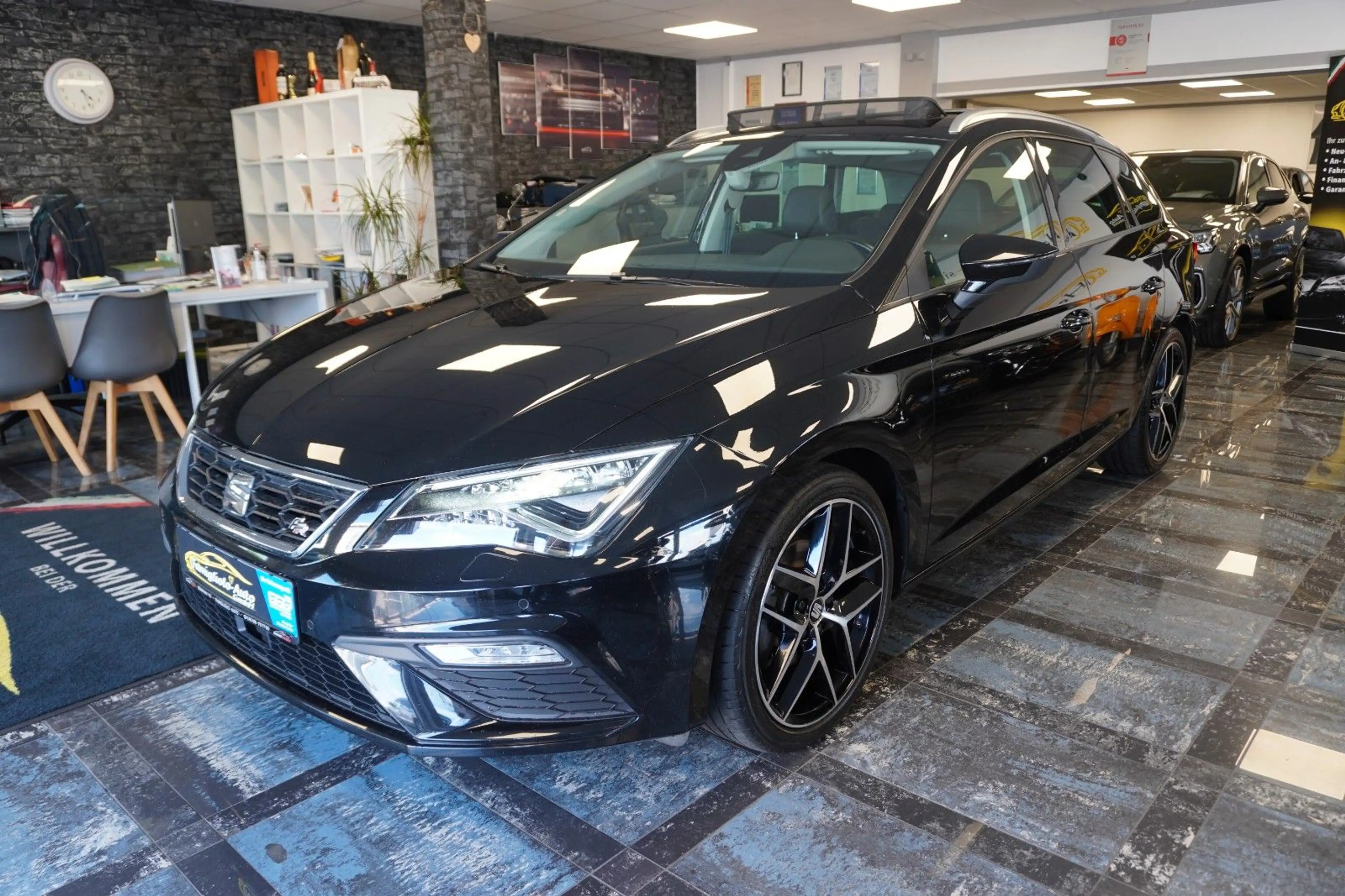 SEAT Leon ST FR Black Matt Edition/Panorama/Navi/1.Ha — photo 7