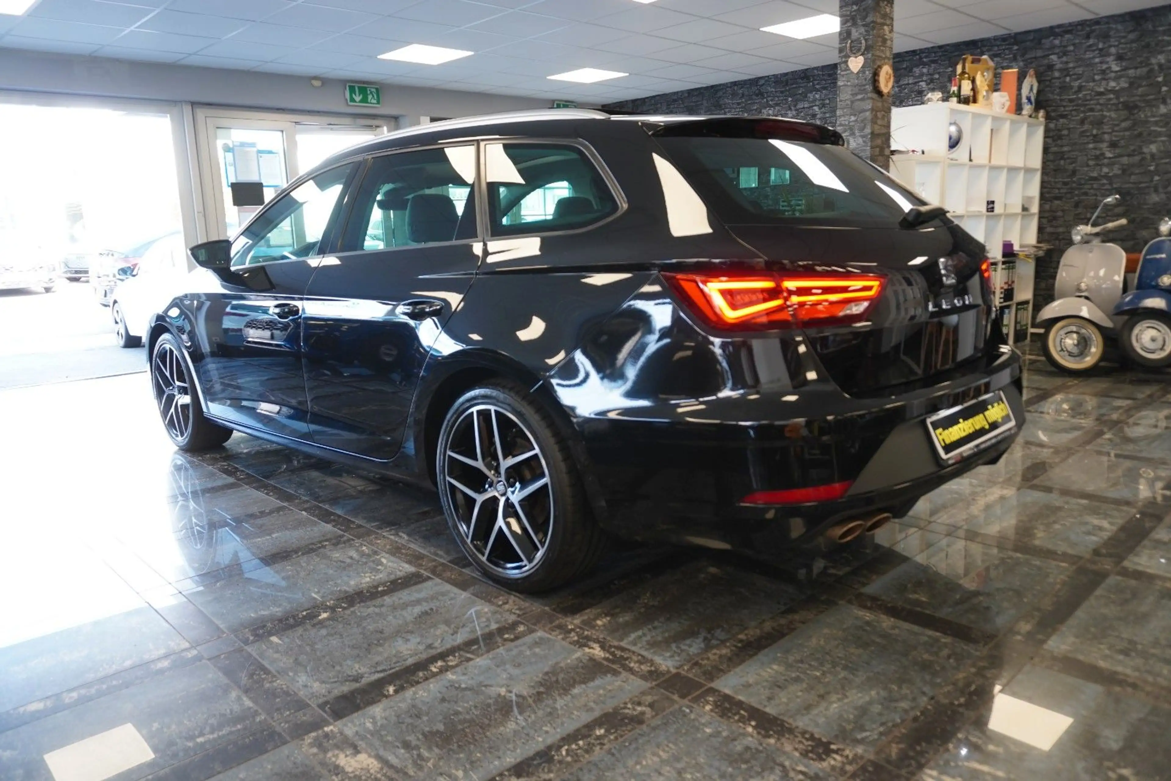 SEAT Leon ST FR Black Matt Edition/Panorama/Navi/1.Ha — photo 8