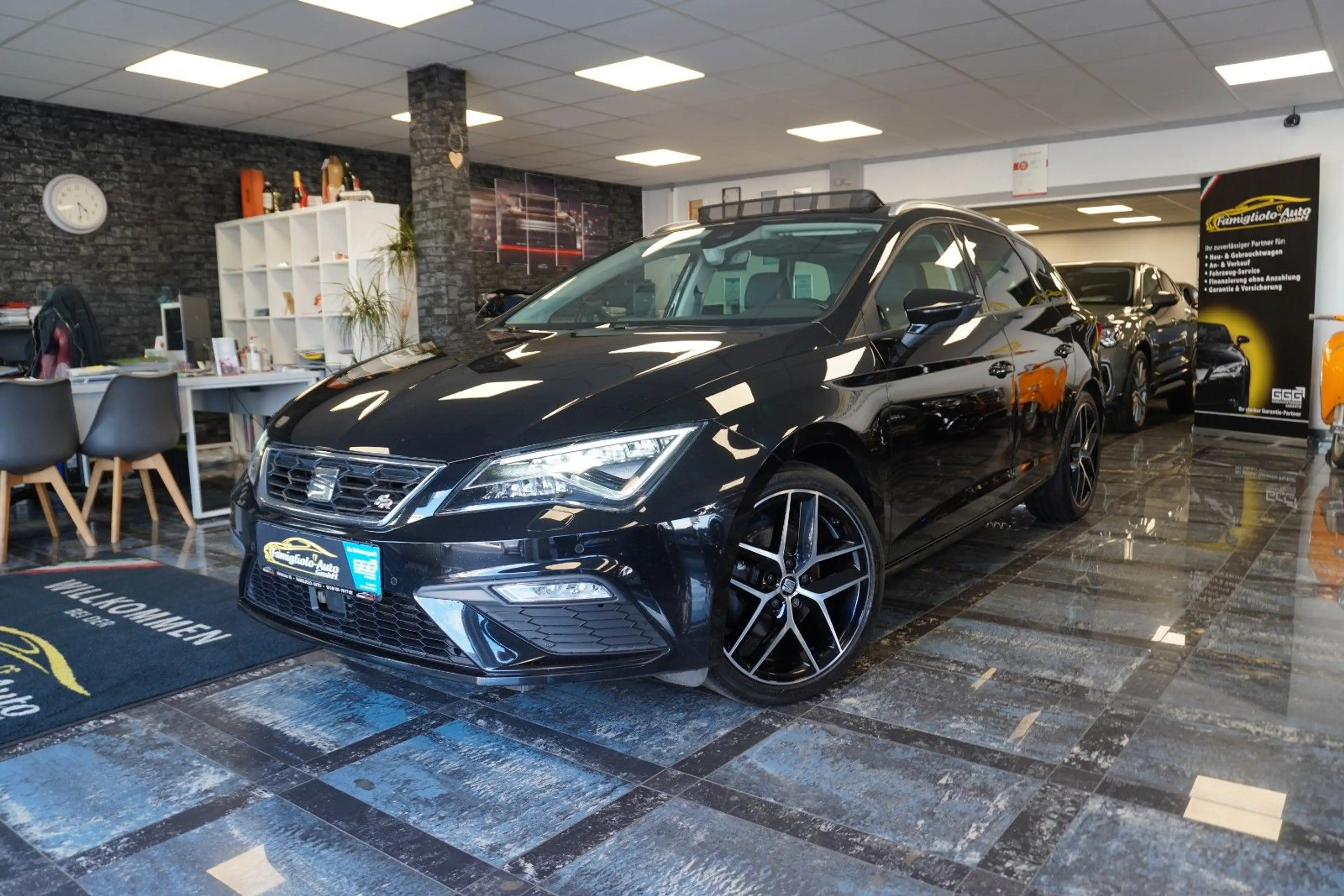SEAT Leon ST FR Black Matt Edition/Panorama/Navi/1.Ha — photo 2