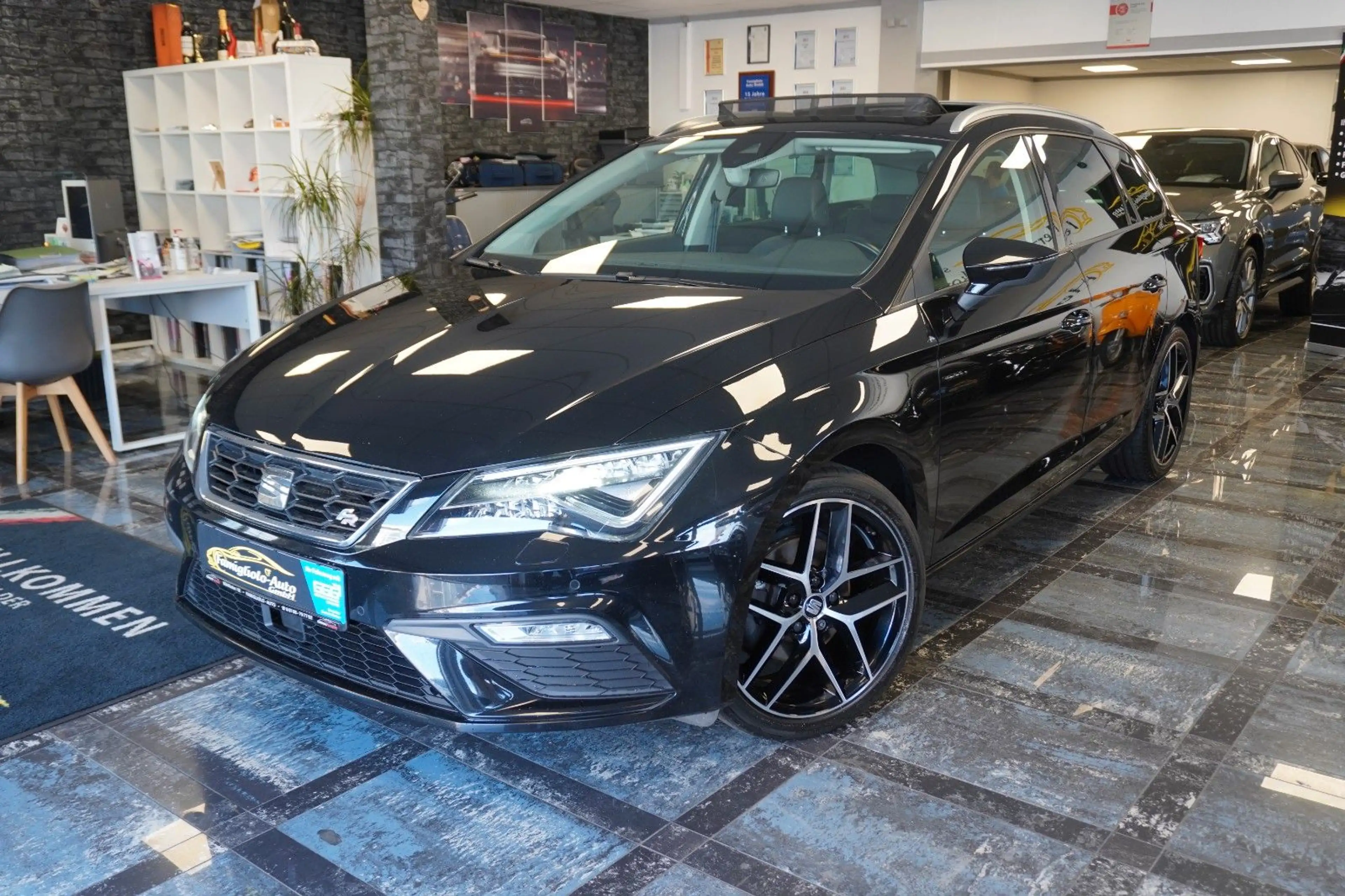 SEAT Leon ST FR Black Matt Edition/Panorama/Navi/1.Ha — photo 3