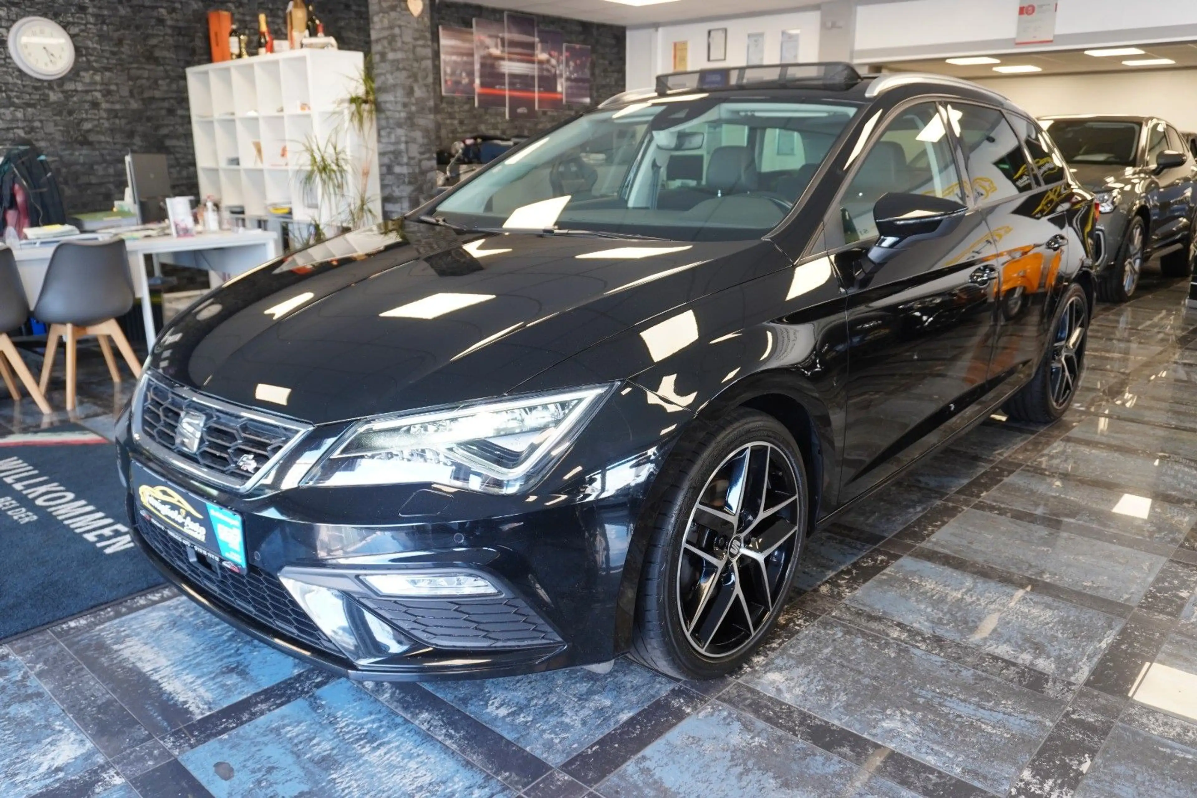 SEAT Leon ST FR Black Matt Edition/Panorama/Navi/1.Ha — photo 6