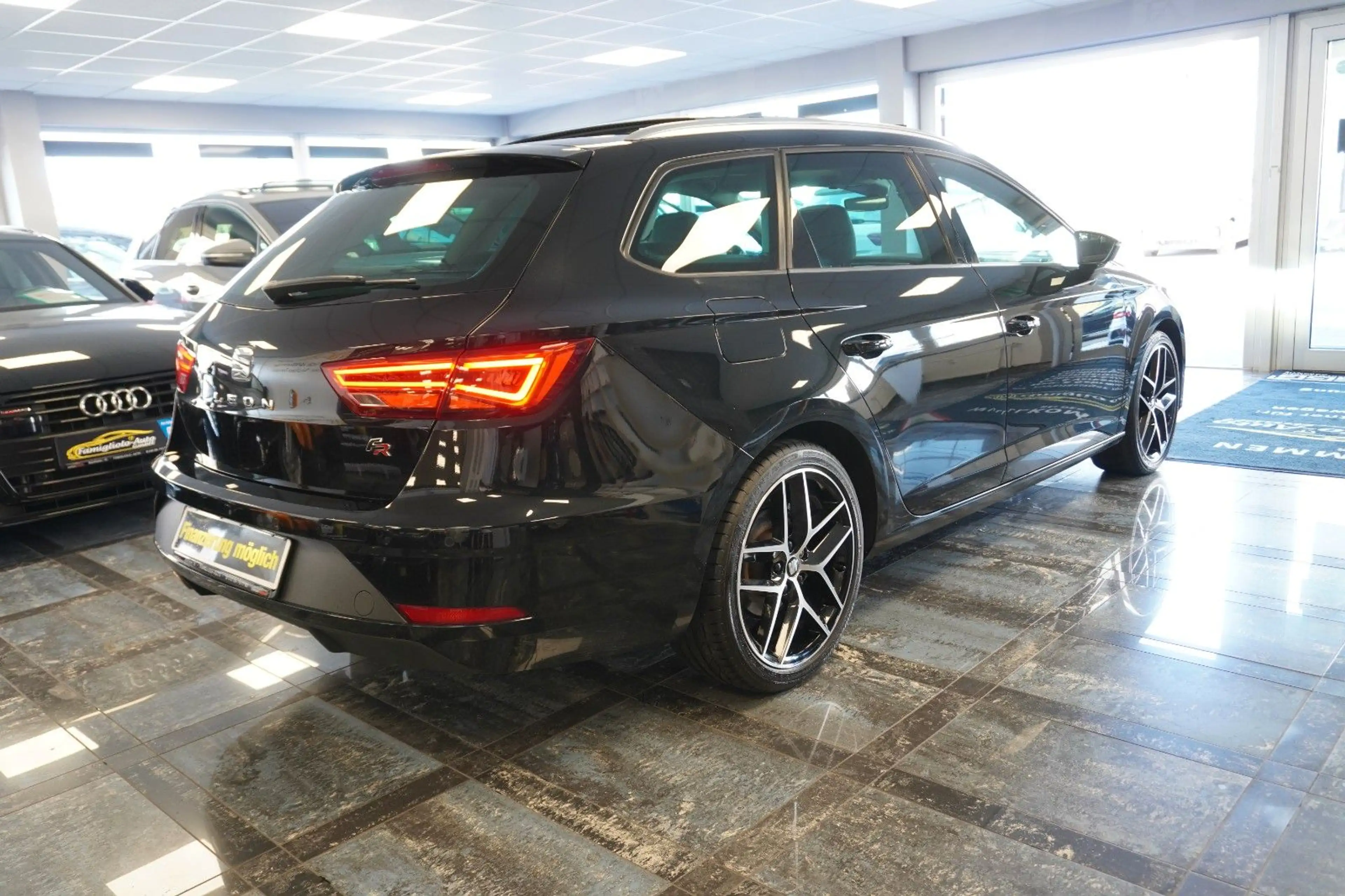SEAT Leon ST FR Black Matt Edition/Panorama/Navi/1.Ha — photo 13