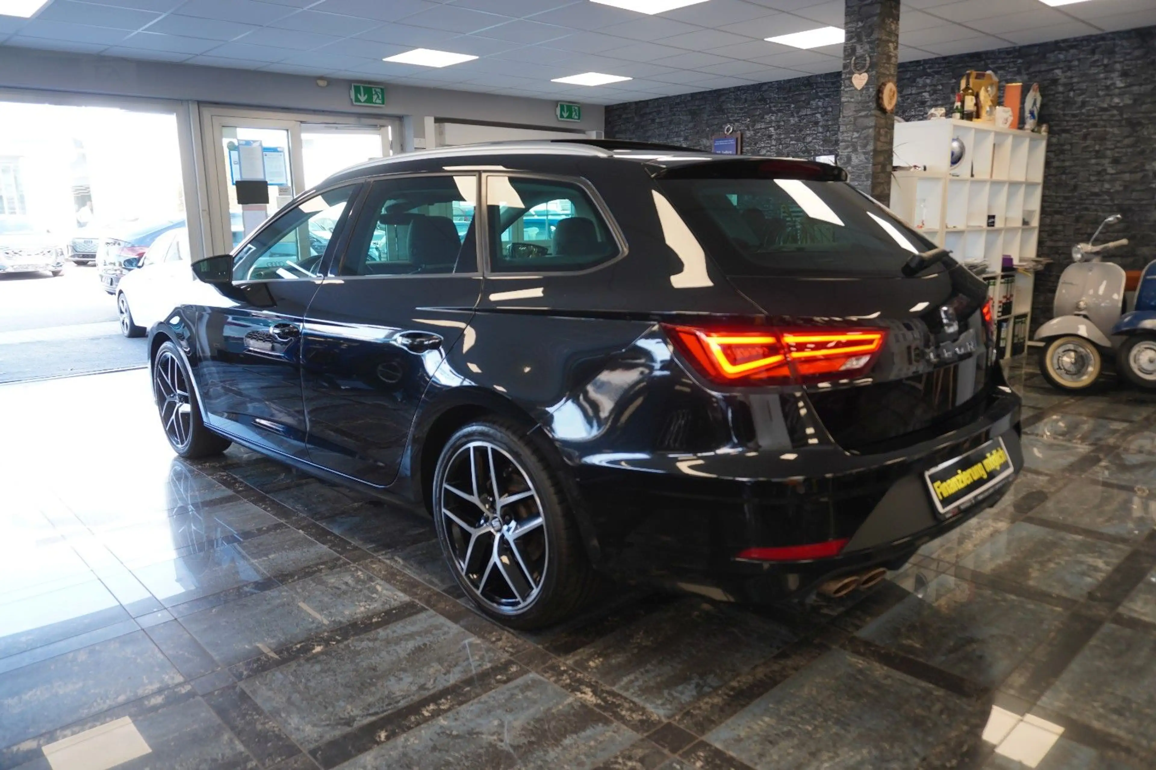 SEAT Leon ST FR Black Matt Edition/Panorama/Navi/1.Ha — photo 10