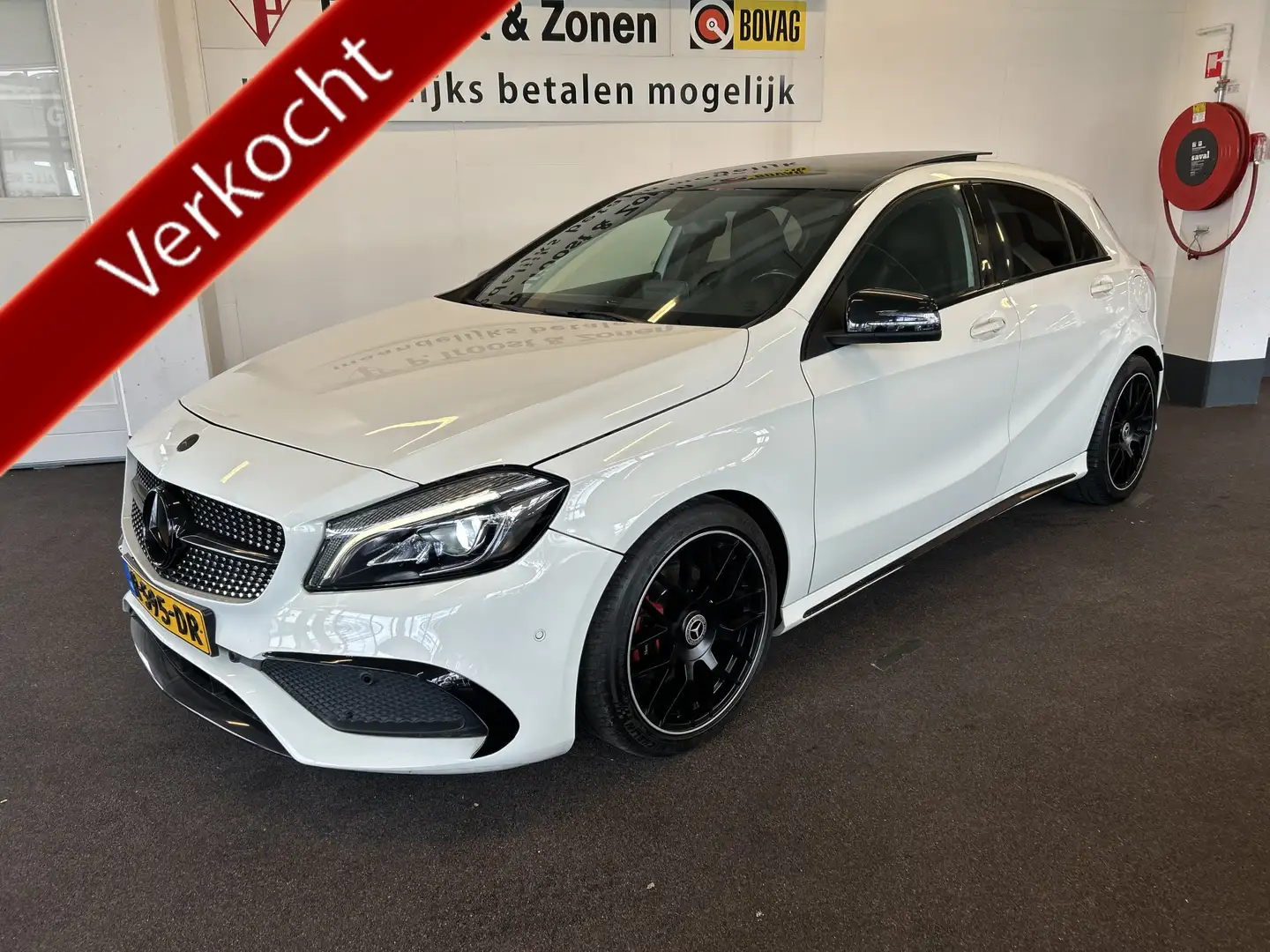 Mercedes-Benz A 180 AMG Night Edition Plus Automaat | Panoramadak | Le Wit - 1