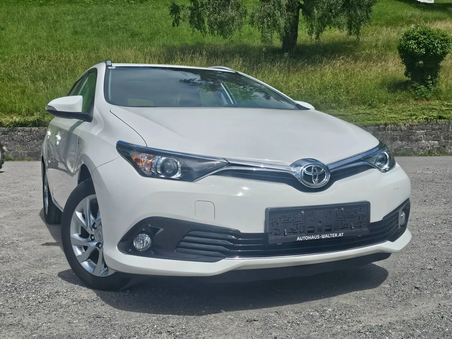 Toyota Auris Auris TS 1,6 D-4D Active Active Weiß - 1