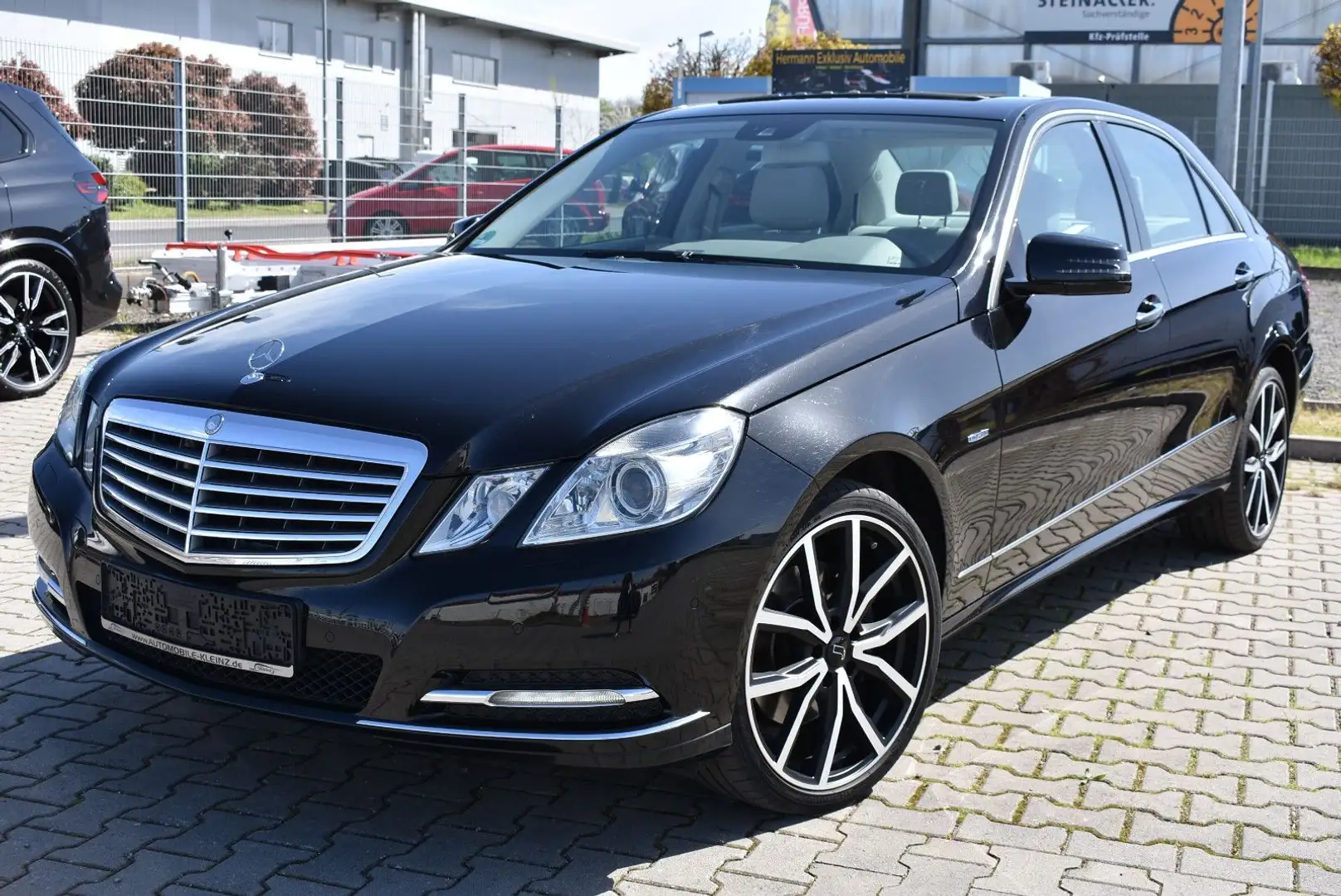 Mercedes-Benz E 350 CGI BlueEfficiency,Sitzklima,Memory,AHK crna - 1