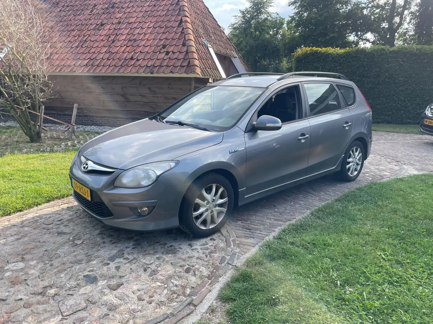 Hyundai i30 CW 1.4i i-Motion Business-NL auto-Airco-PDC-LMV- Grijs - 1