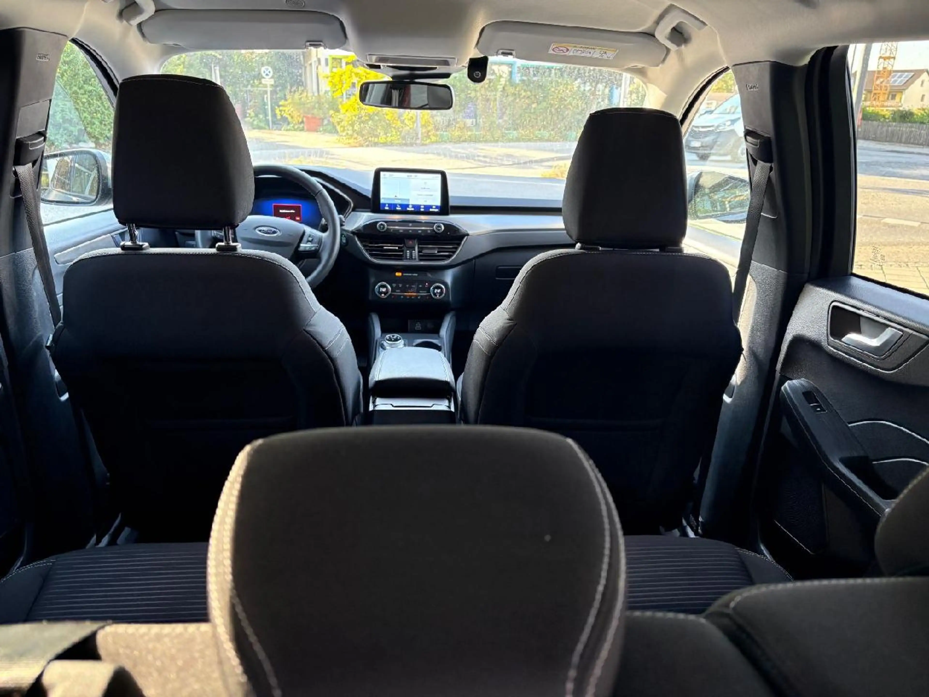 Ford Kuga Hybrid Titanium — photo 12