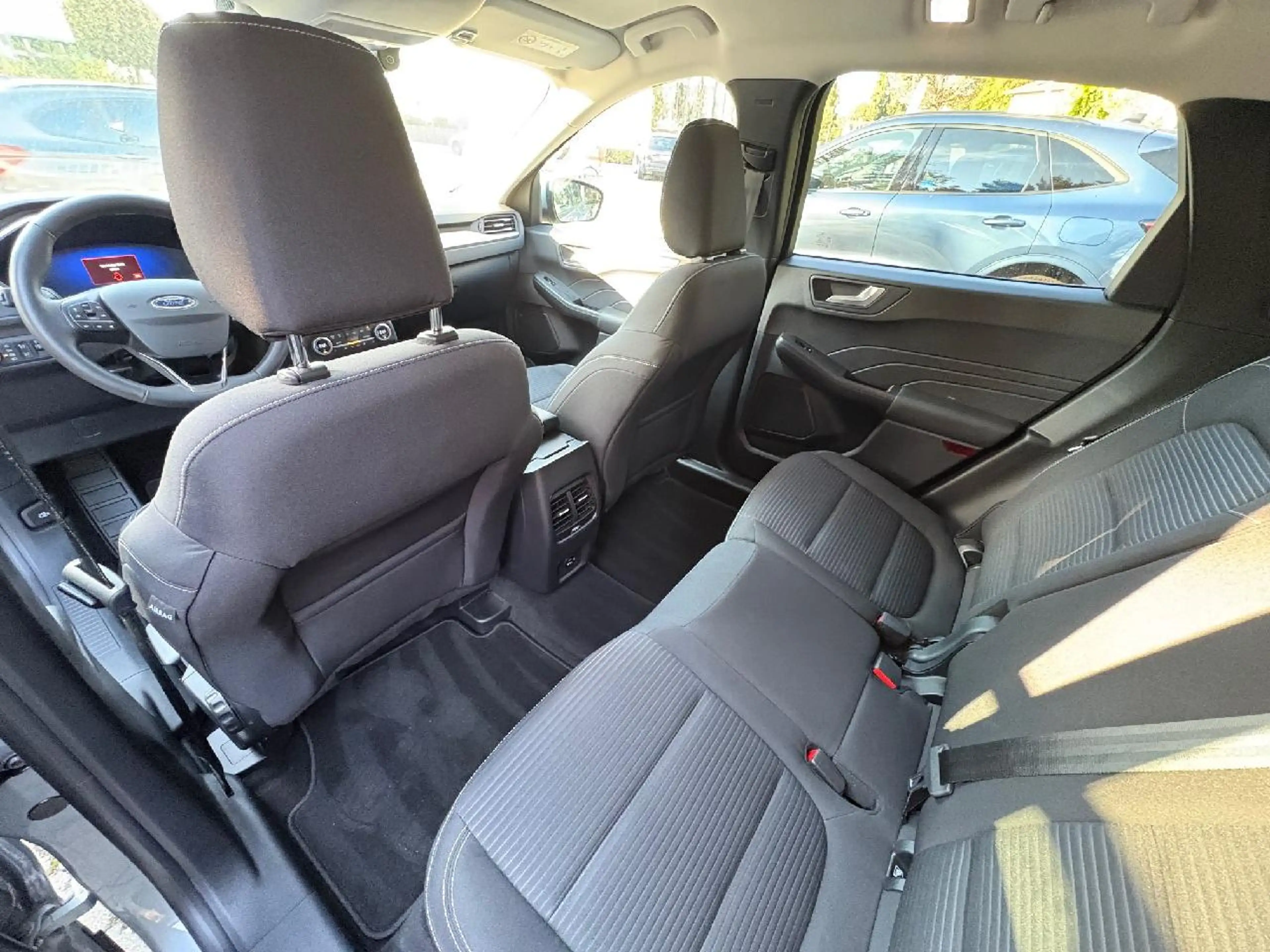 Ford Kuga Hybrid Titanium — photo 10