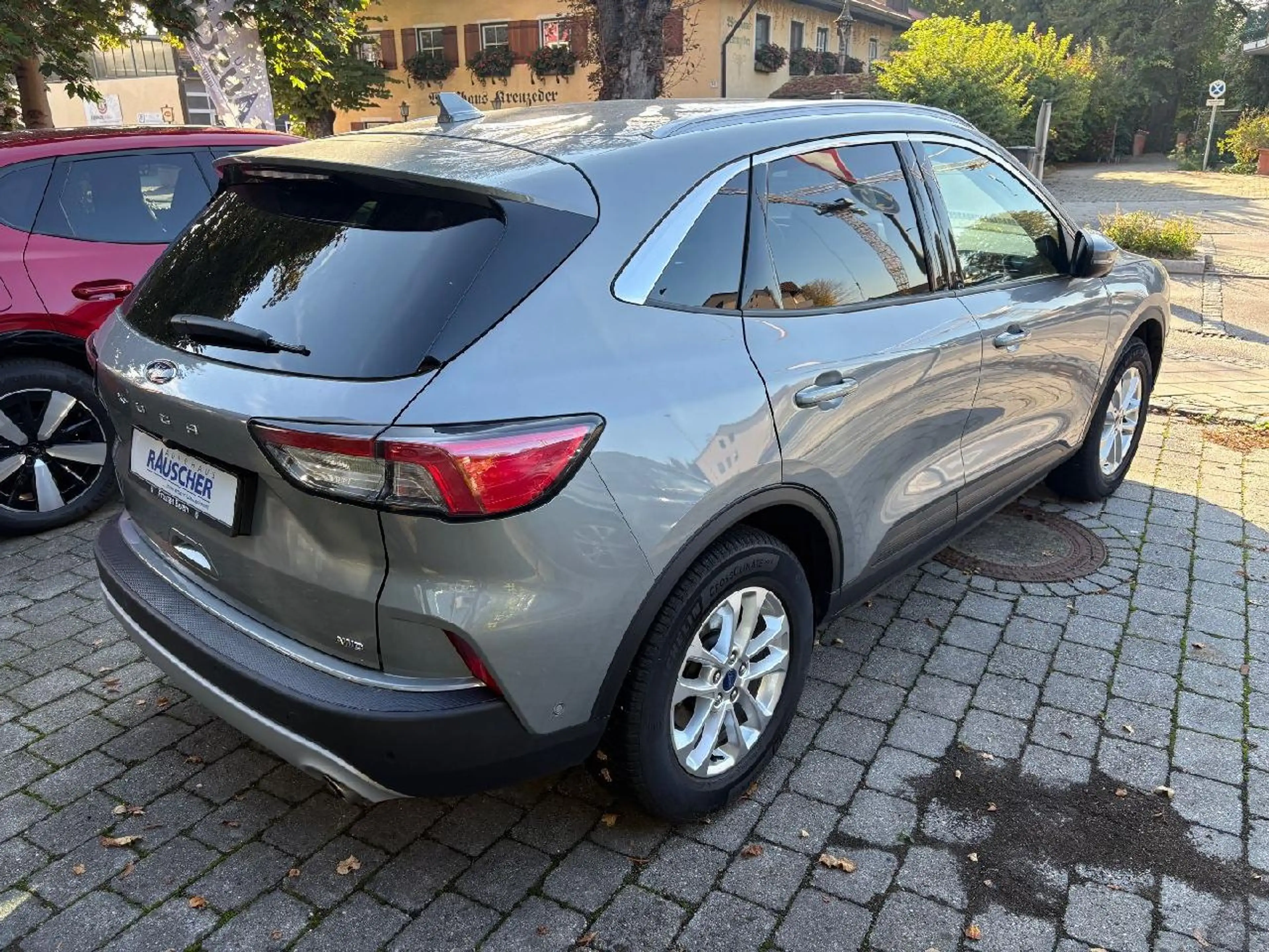 Ford Kuga Hybrid Titanium — photo 3