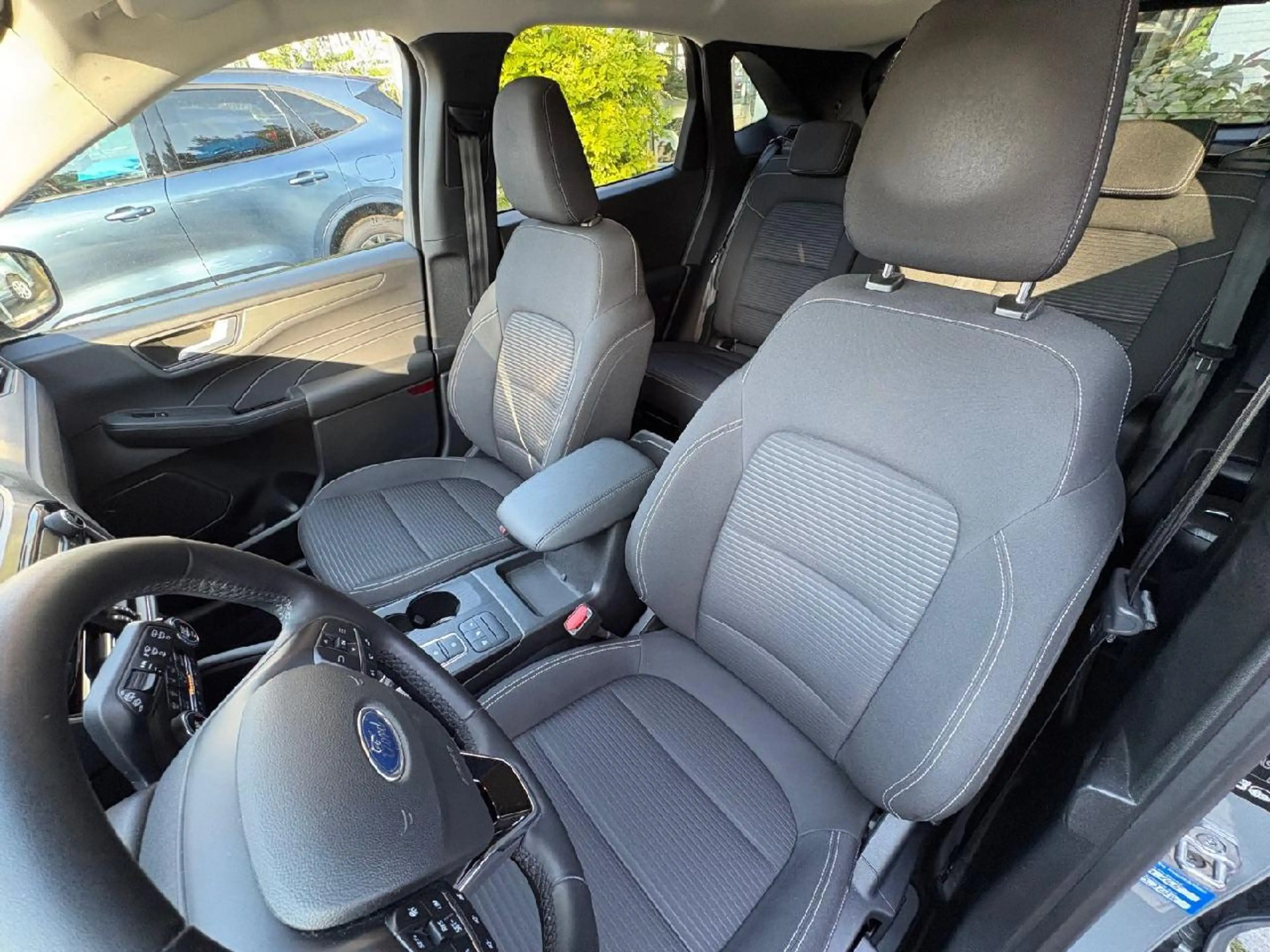 Ford Kuga Hybrid Titanium — photo 11