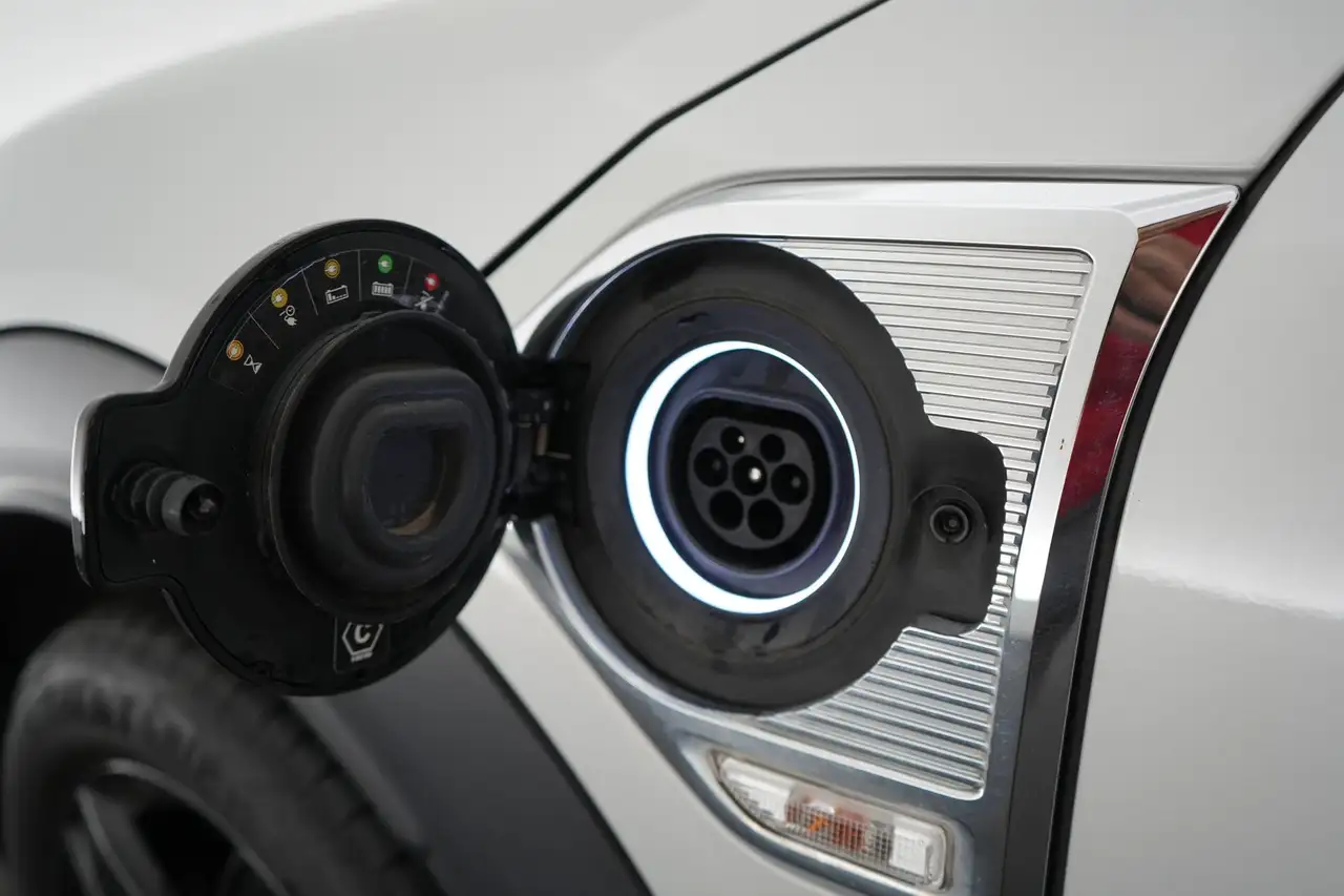 MINI Cooper 1.5 PHEV ALL4 Business Ed. LEDER/CUIR LED GPS PDC, миниатюра 22