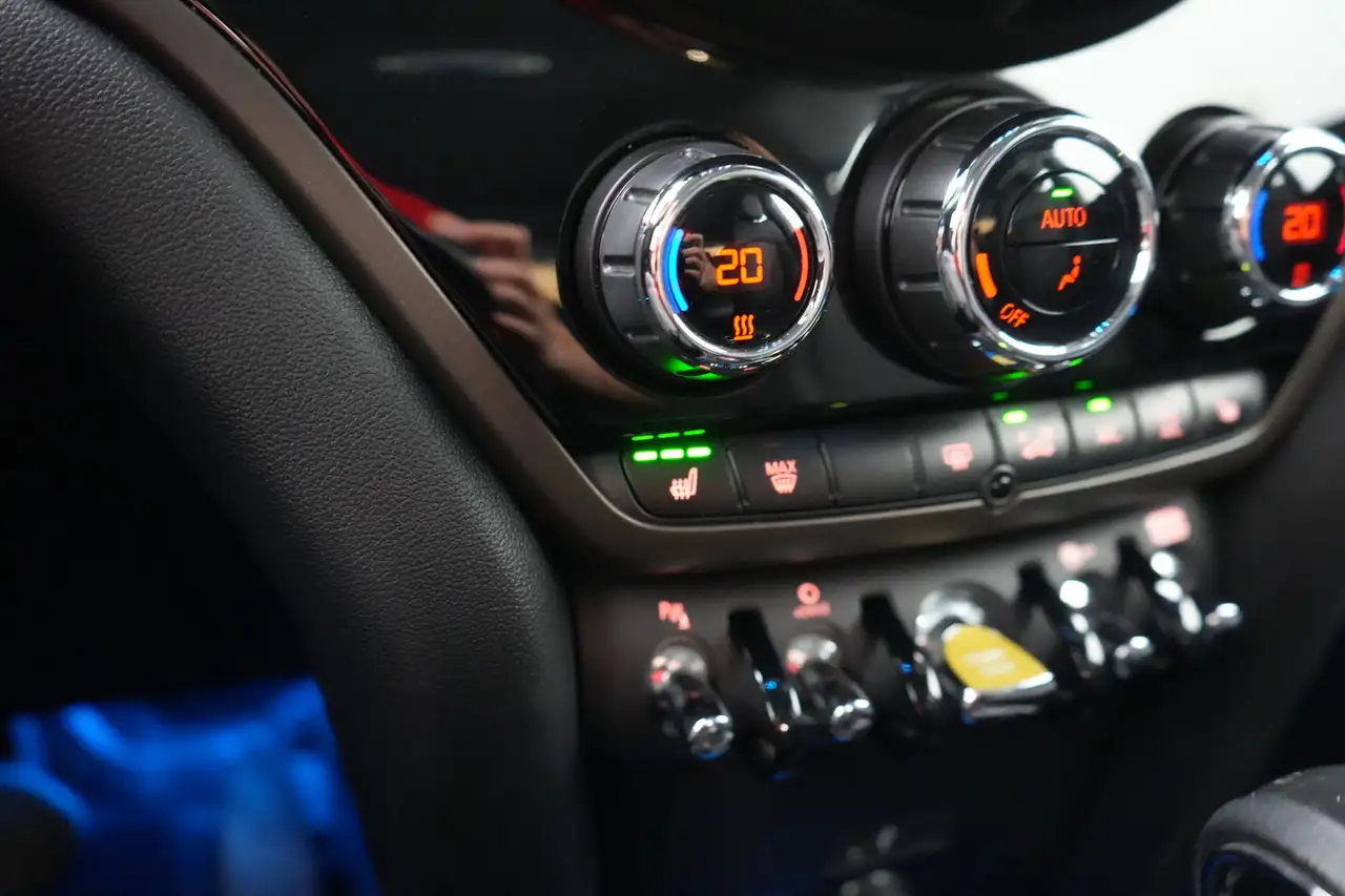 MINI Cooper 1.5 PHEV ALL4 Business Ed. LEDER/CUIR LED GPS PDC, миниатюра 24