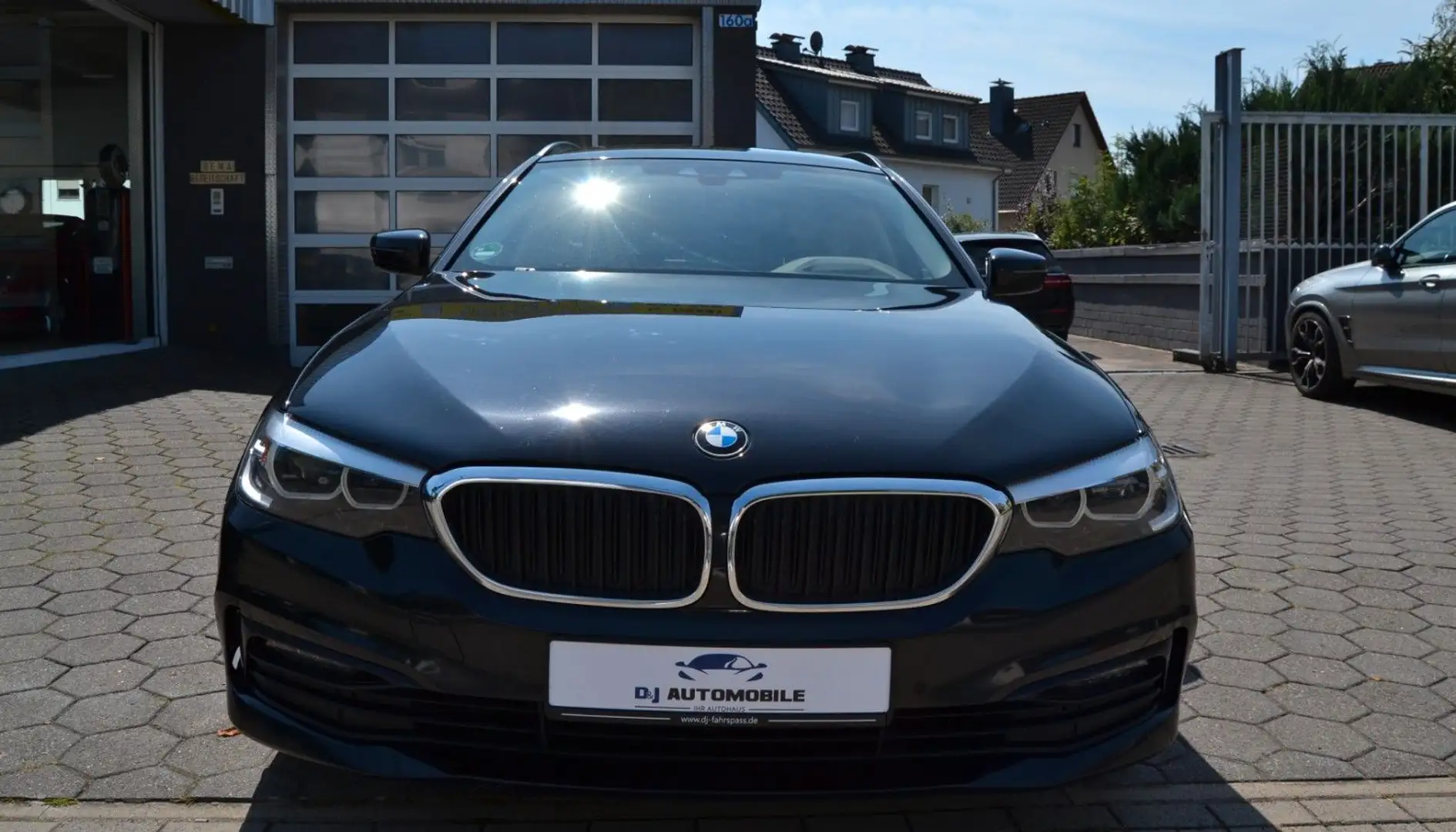BMW 520 d xDrive Sport Line*AHK*Kamera*HUD*TotW*DAB* Schwarz - 2