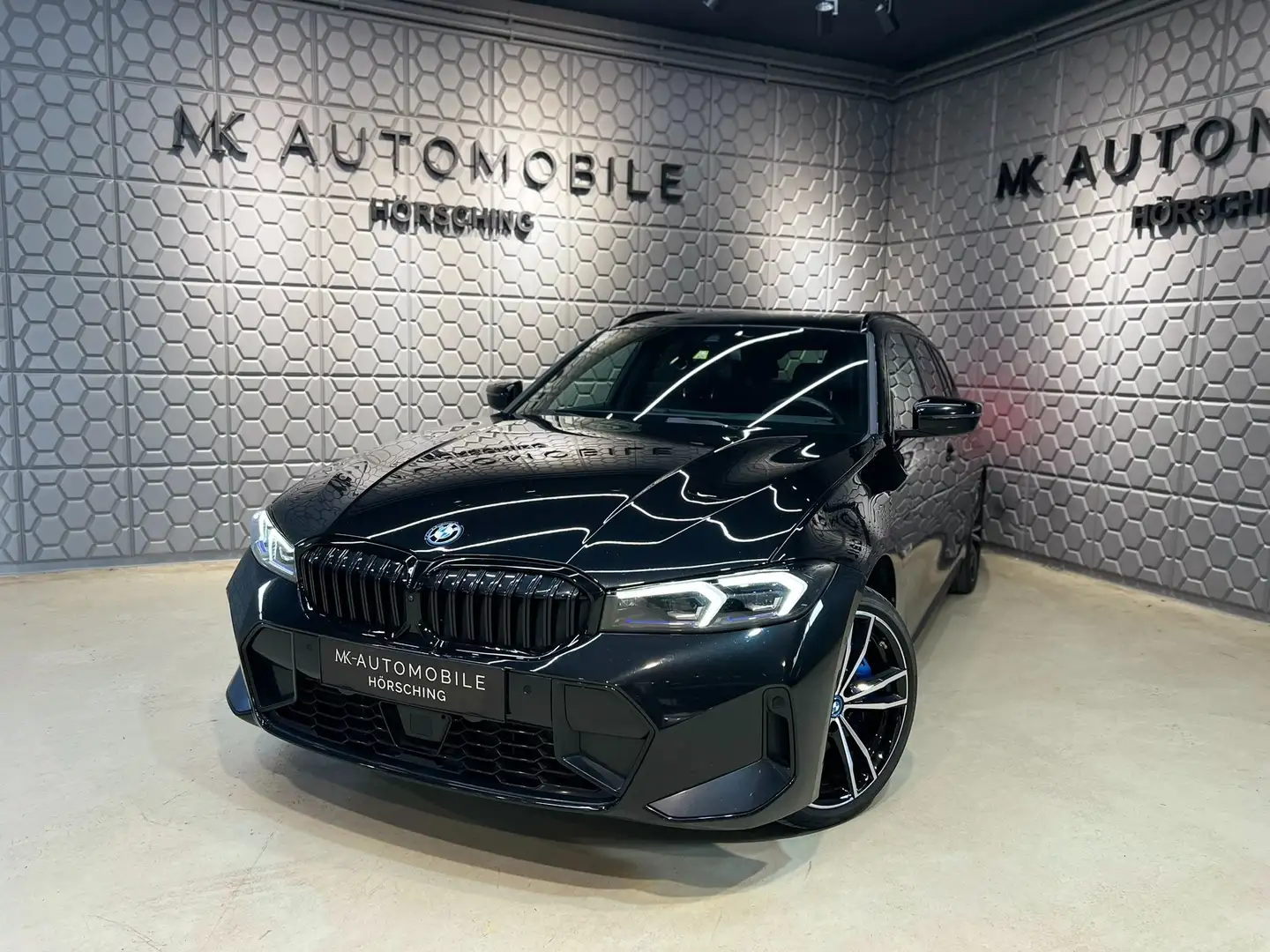 BMW 320 e PHEV xDrive Touring Aut.*M SPORT PAKET*HARMKARD Schwarz - 1