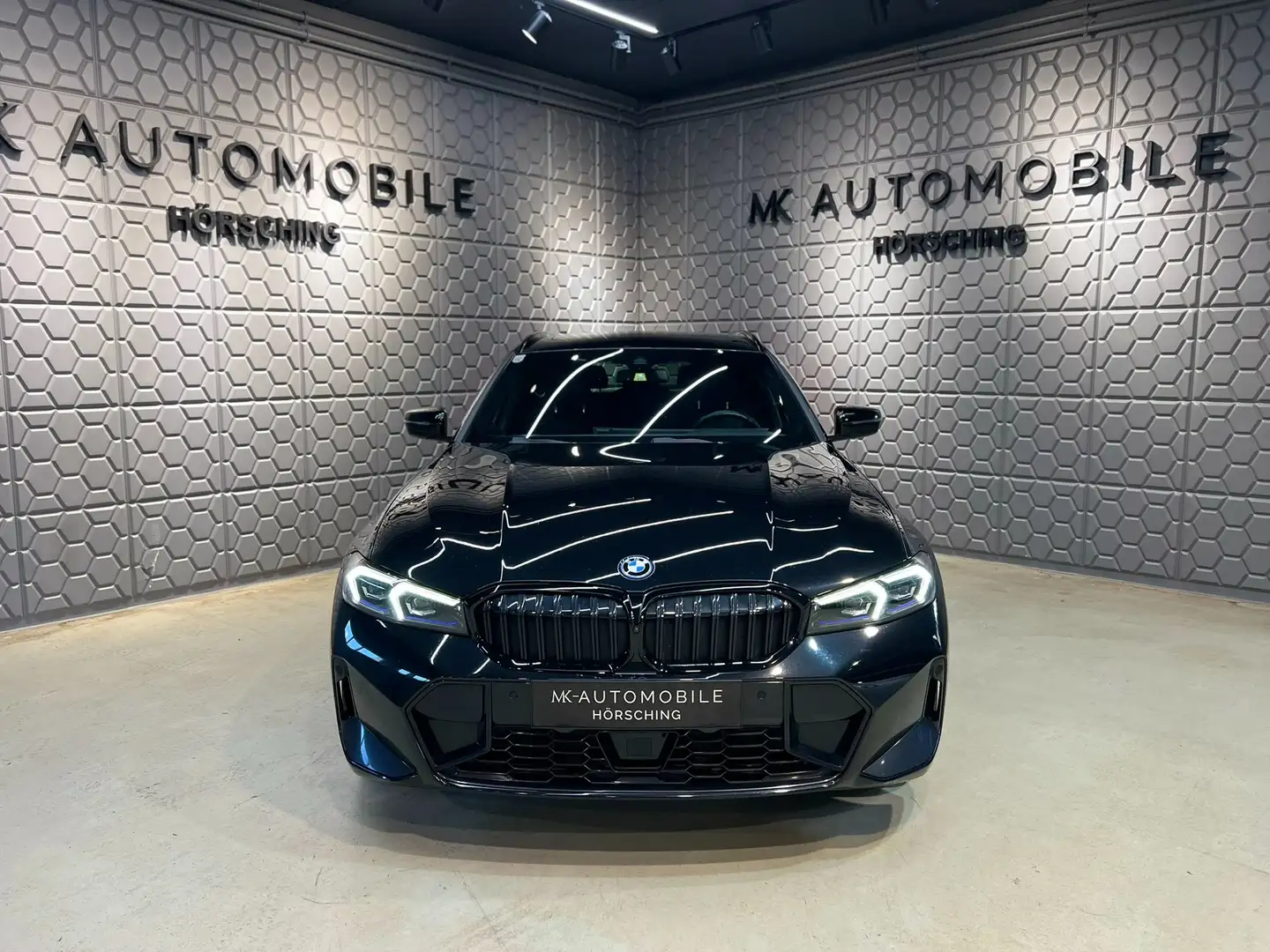 BMW 320 e PHEV xDrive Touring Aut.*M SPORT PAKET*HARMKARD Schwarz - 2