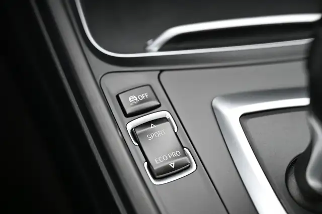 BMW 3 Series view 25