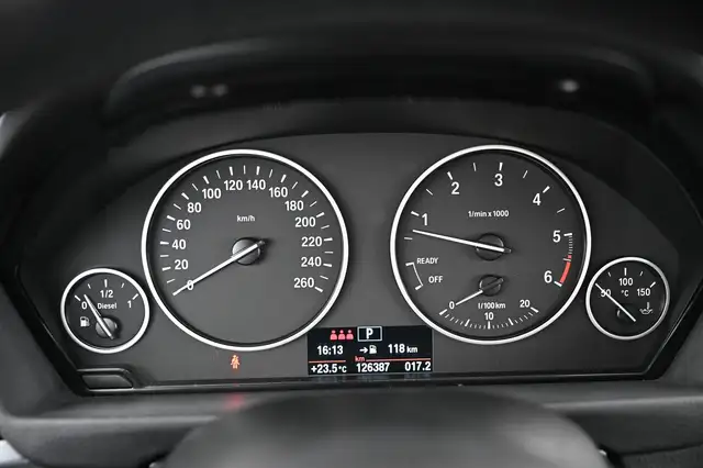 BMW 3 Series view 21