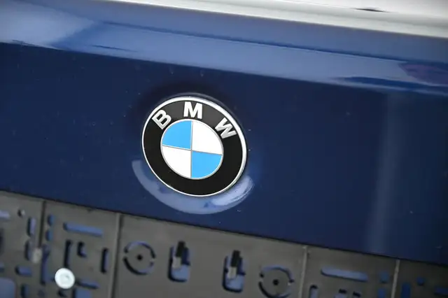 BMW 3 Series view 13