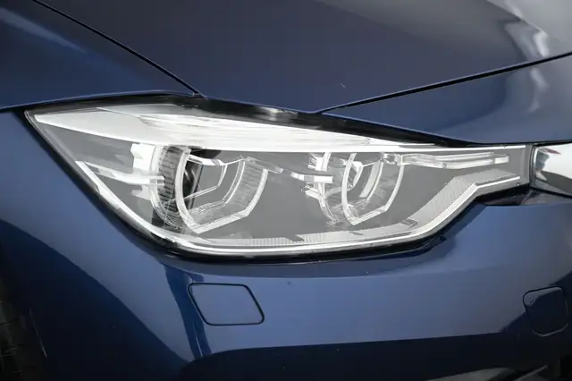 BMW 3 Series view 15