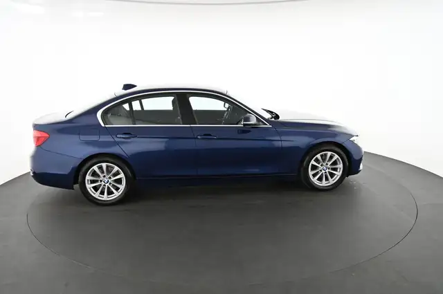 BMW 3 Series view 6