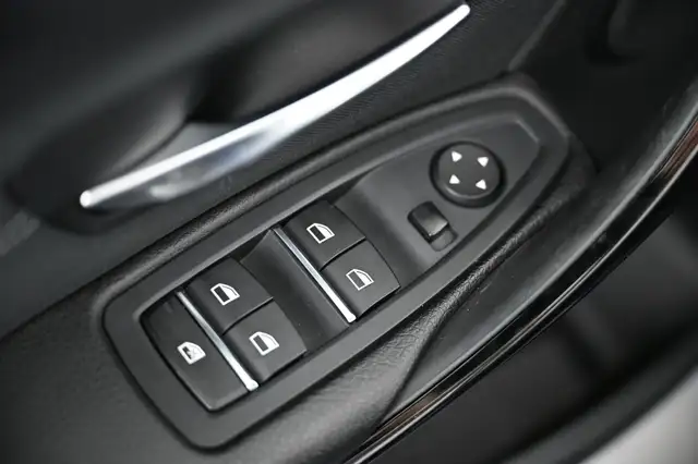 BMW 3 Series view 30