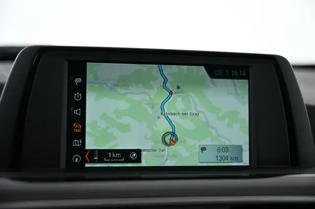 BMW 3 Series view 22