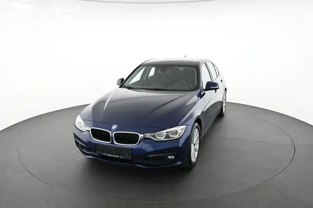 BMW 3 Series view 11