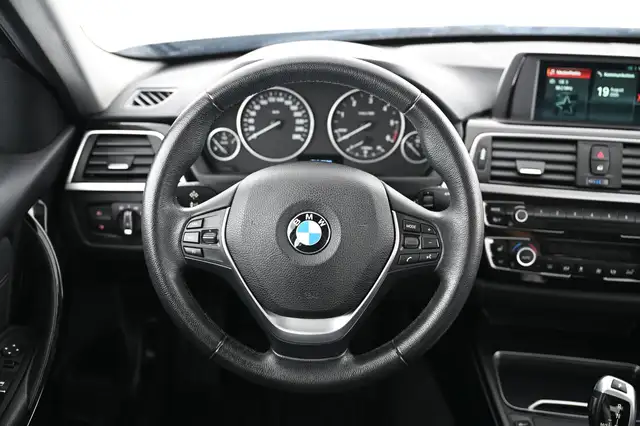 BMW 3 Series view 19