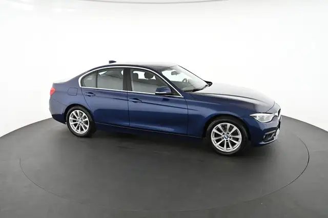 BMW 3 Series view 8