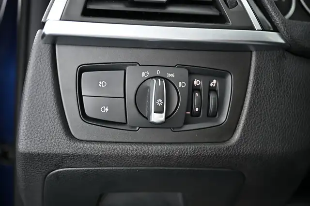 BMW 3 Series view 29