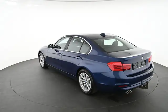 BMW 3 Series view 9