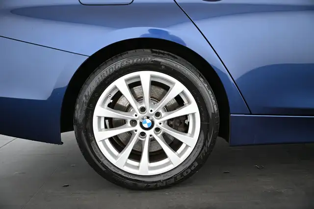 BMW 3 Series view 16