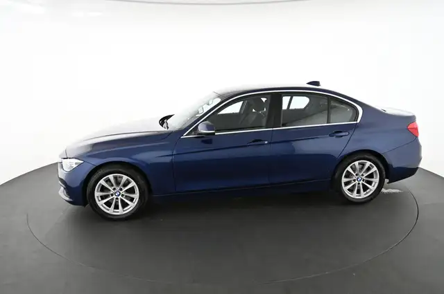 BMW 3 Series view 5