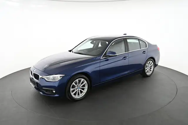 BMW 3 Series view 3