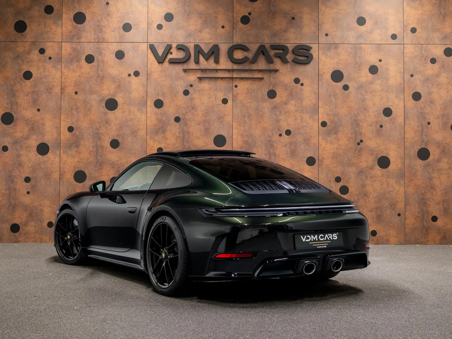 포르쉐 911 Carrera 4 GTS Coupe 2026 블랙 사진 3