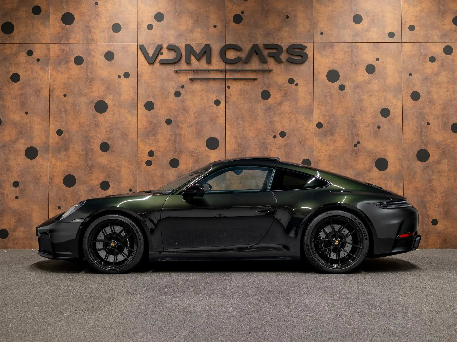 포르쉐 911 Carrera 4 GTS Coupe 2026 블랙 사진 2